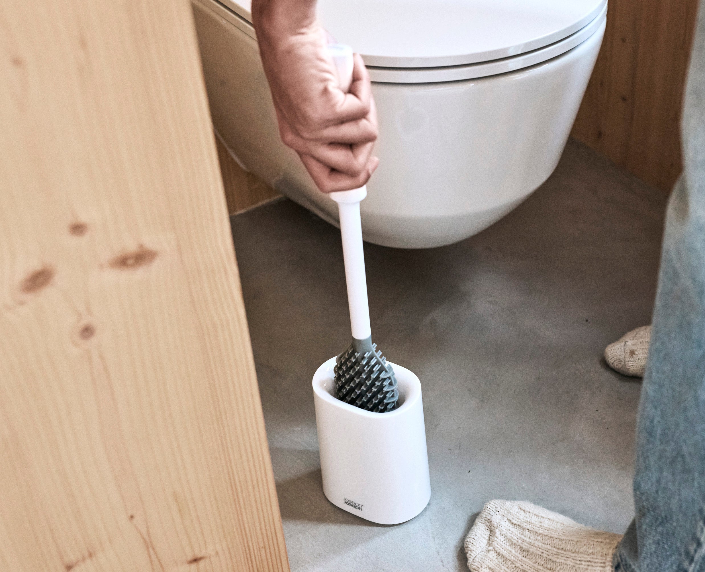 Flex TriBlade Lite Pack of 2 White Toilet Brushes - Image 2