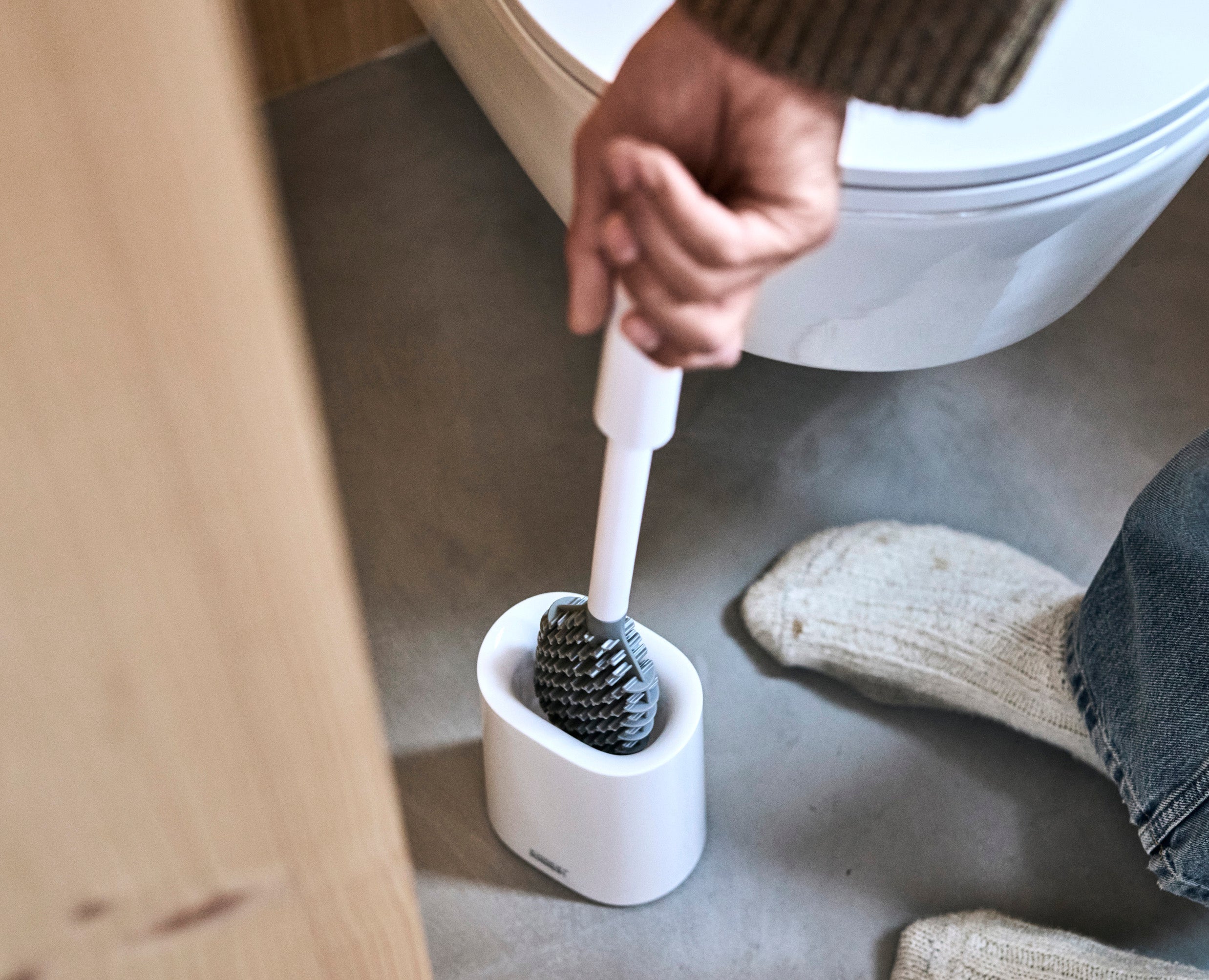 Flex TriBlade Lite Pack of 2 White Toilet Brushes - Image 4
