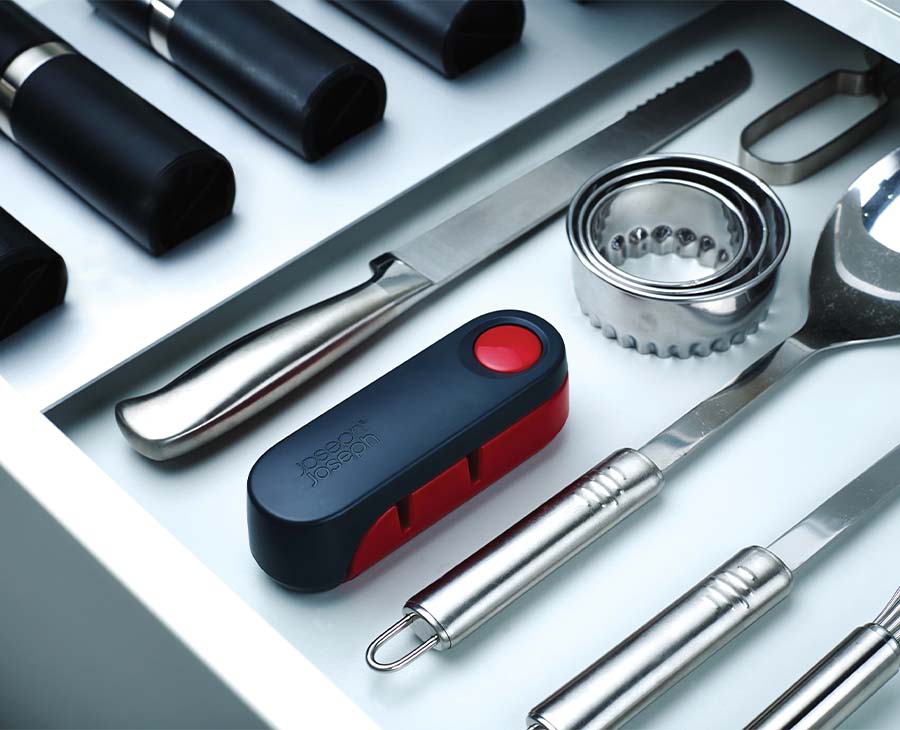 Rota Red Folding Knife Sharpener - Image 2