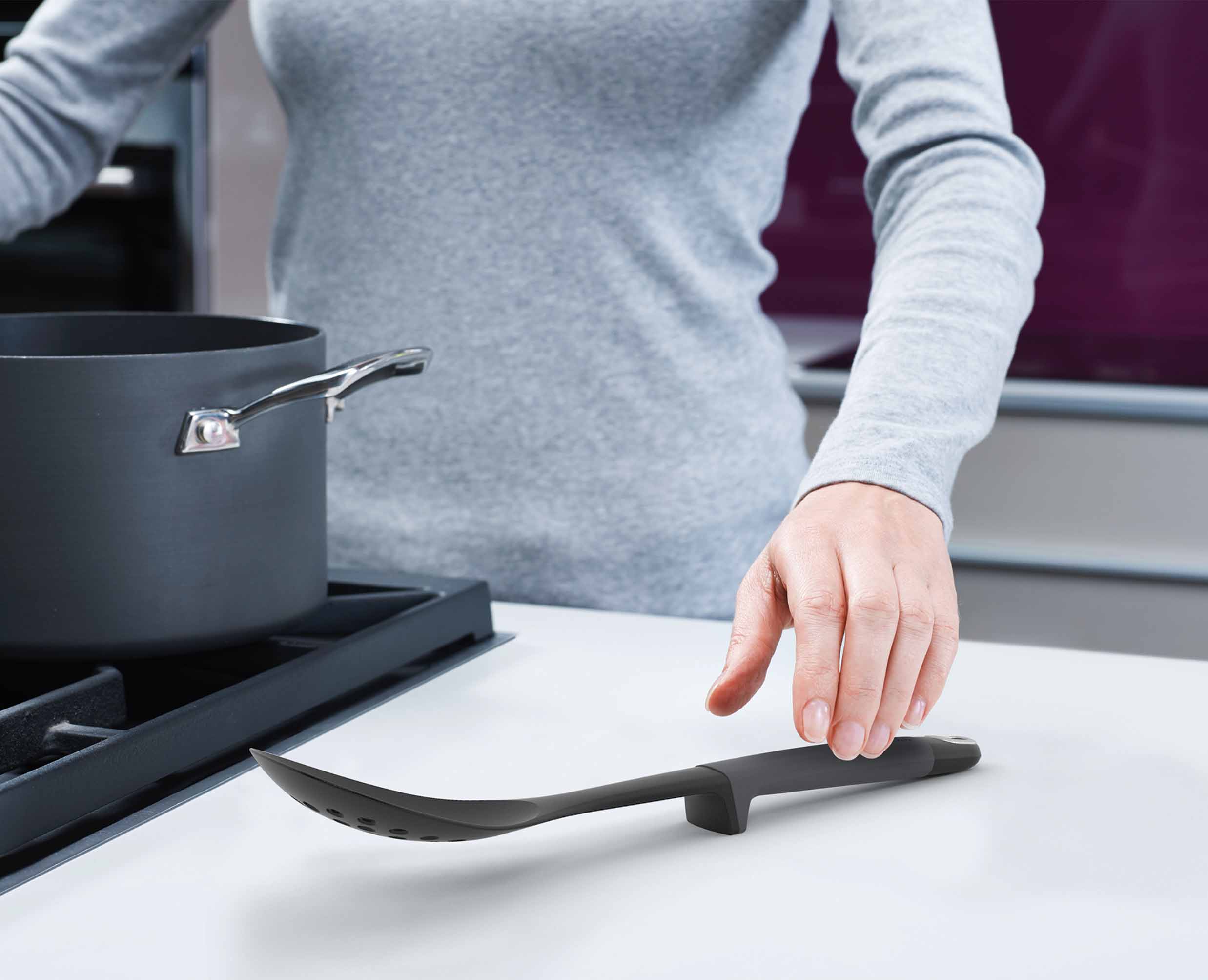 Elevate 6-piece Gray Utensils Carousel Set with Tongs - Image 3