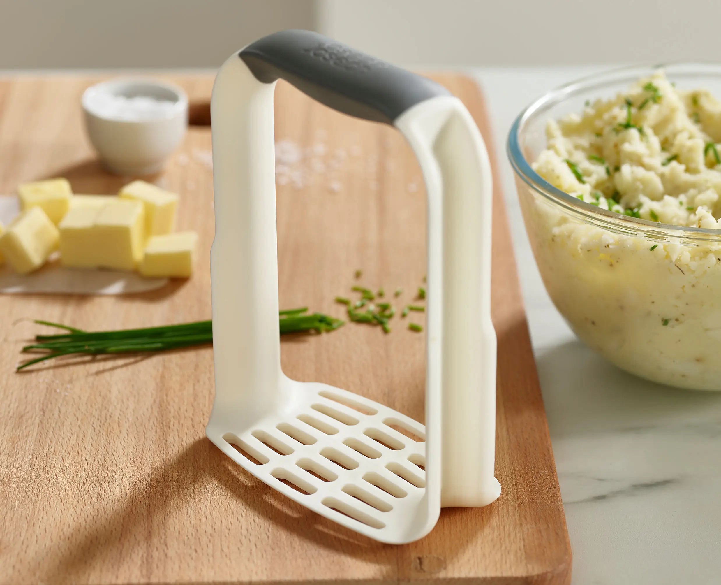 Easy-Mash White Potato Masher - Image 3