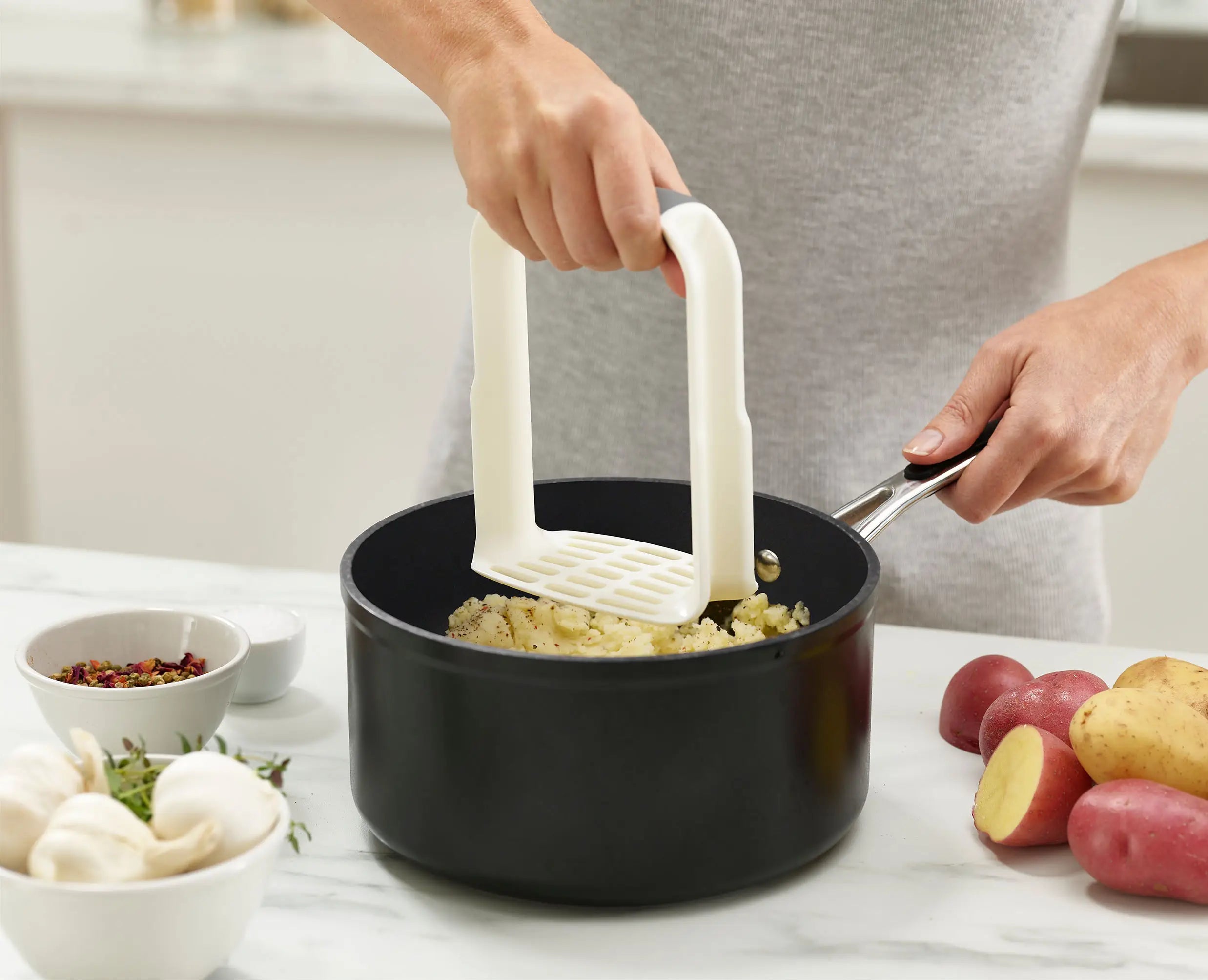 Easy-Mash White Potato Masher - Image 4