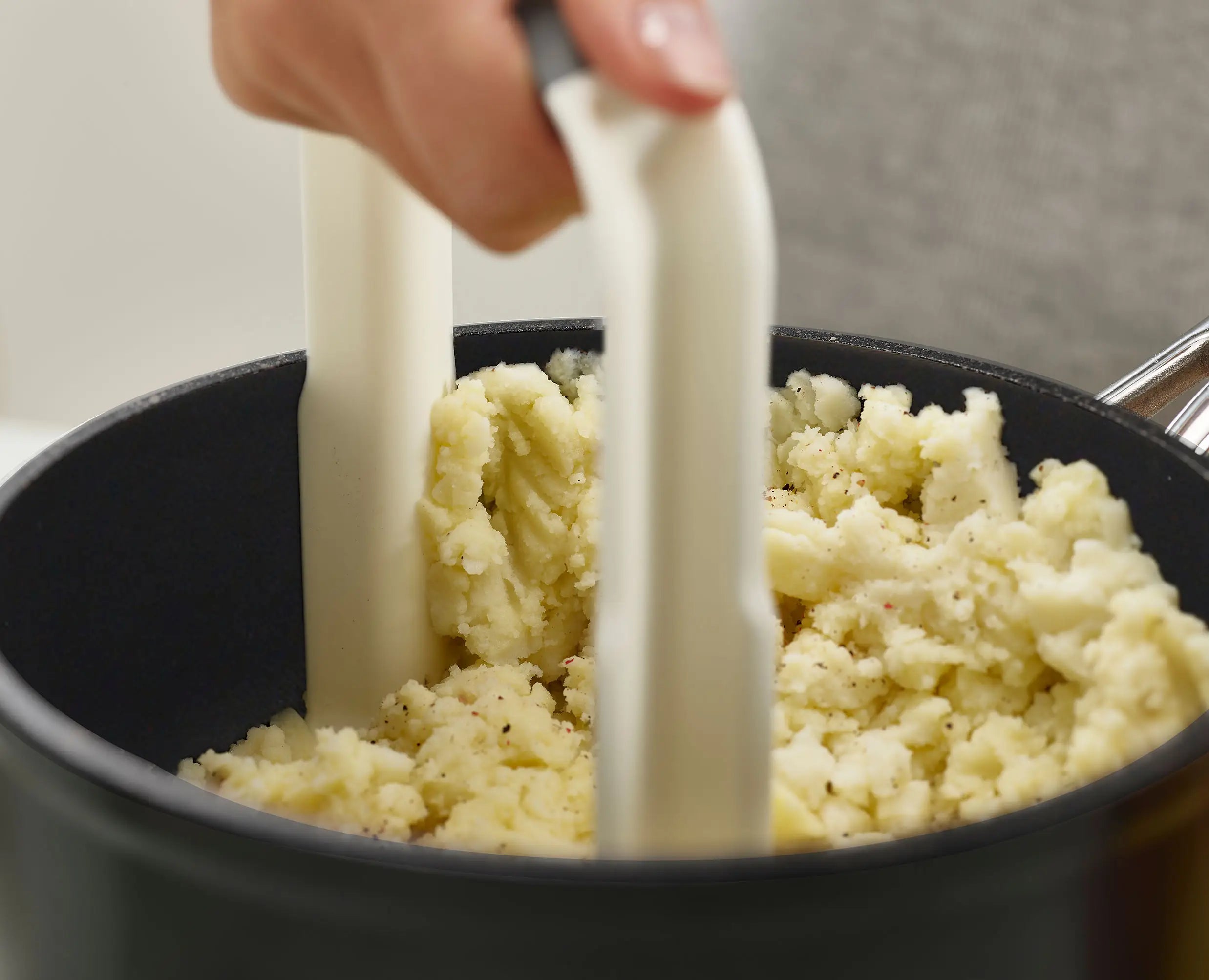 Easy-Mash White Potato Masher - Image 5