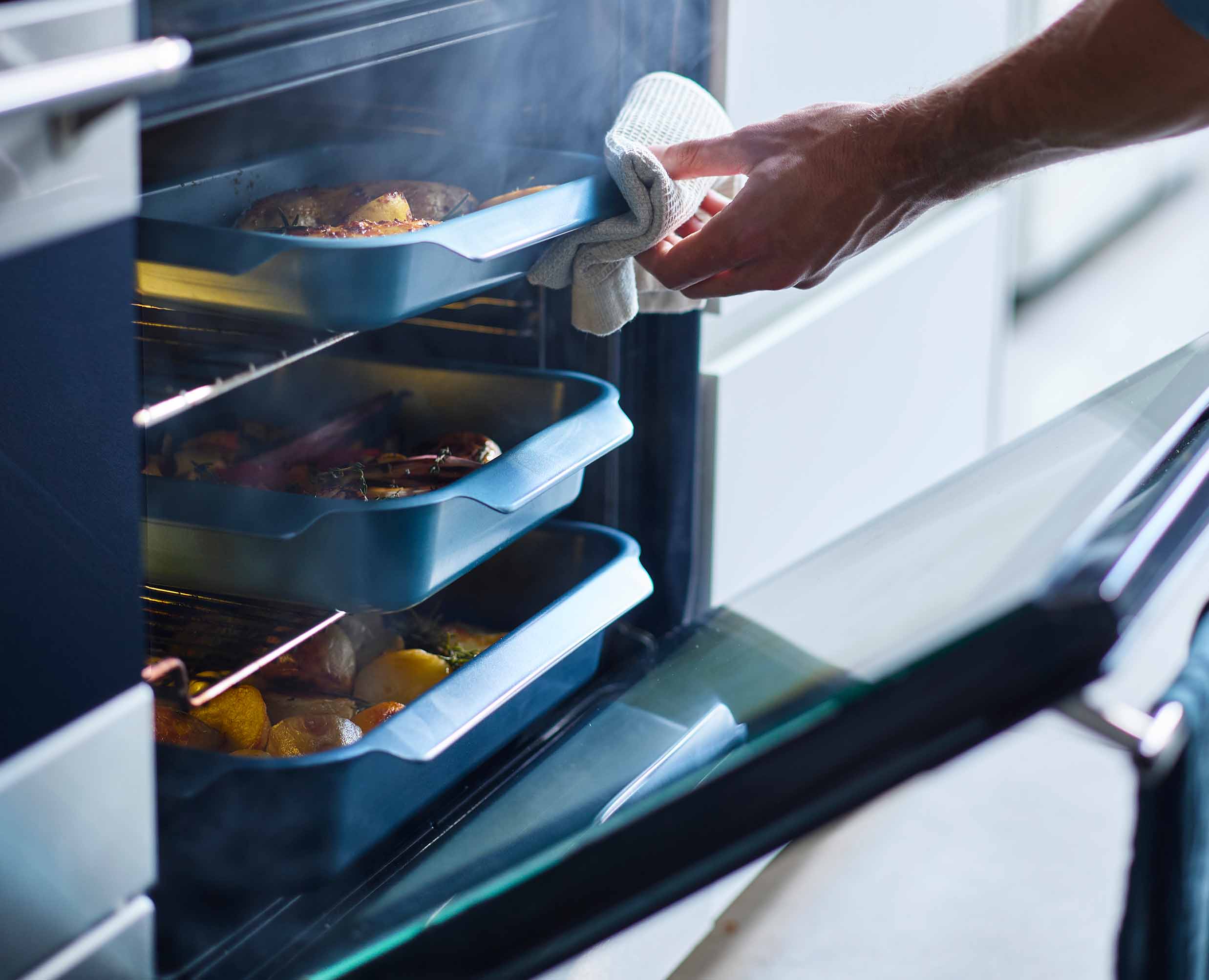 Nest Oven Non-stick 3-piece Blue Roasting Pan Set - Image 4