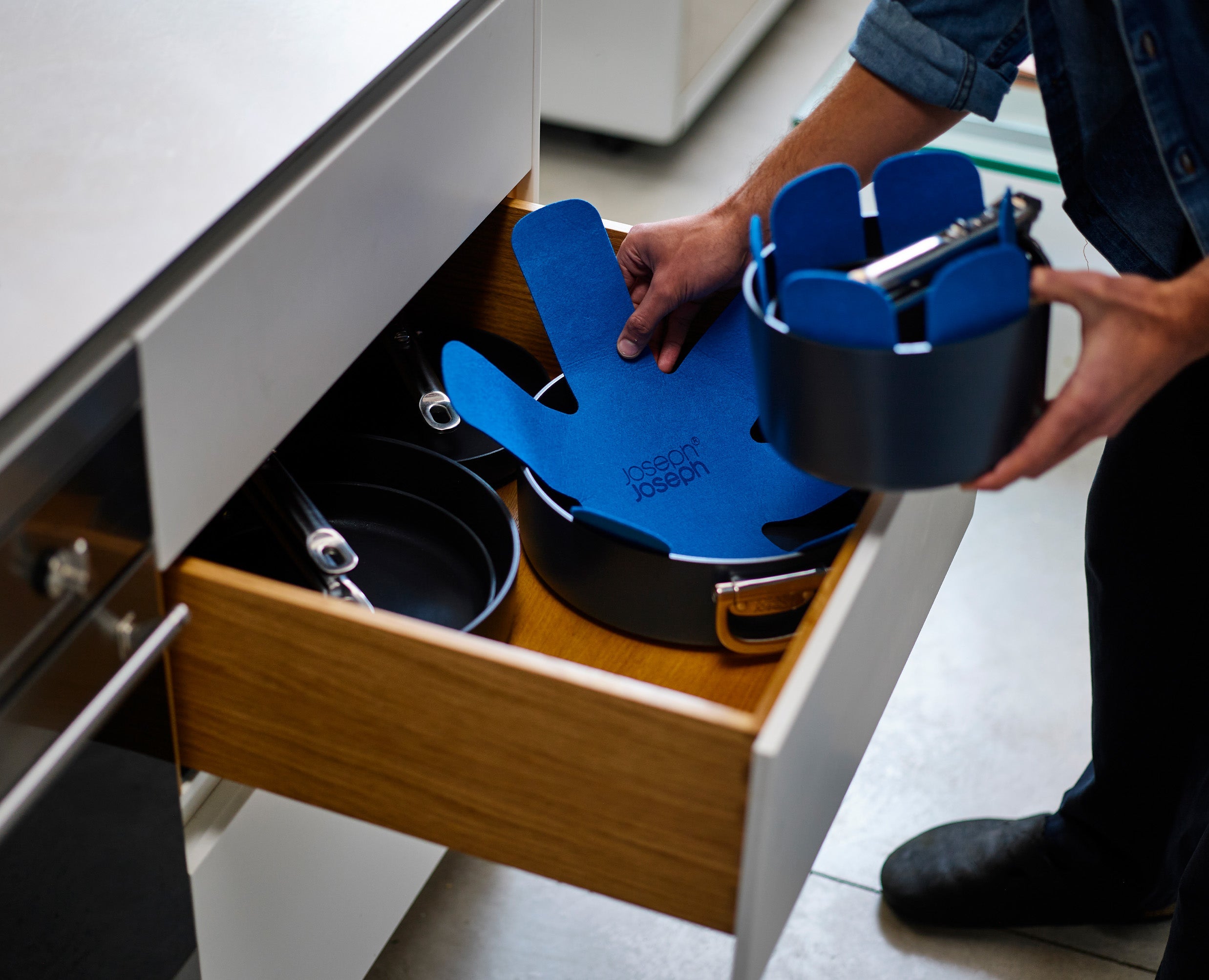 Space Folding Handle Ceramic Non-stick 6-piece Blue Saucepan Set - Image 4