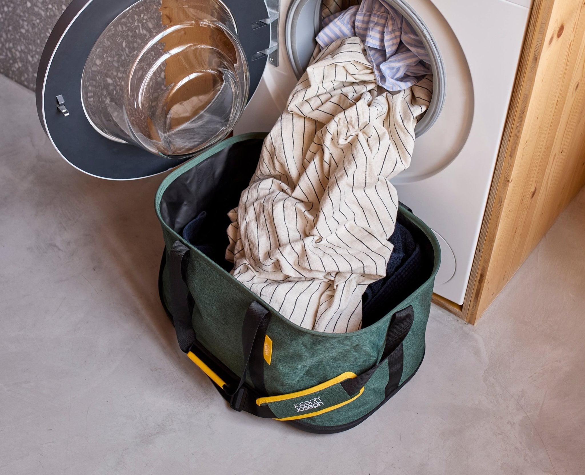 Hold-All Outdoor Green Collapsible 45L Laundry Basket - Image 5