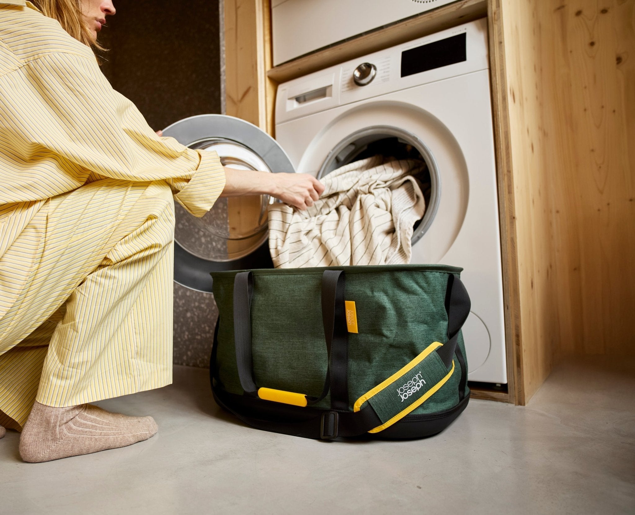 Hold-All Outdoor Green Collapsible 45L Laundry Basket - Image 2