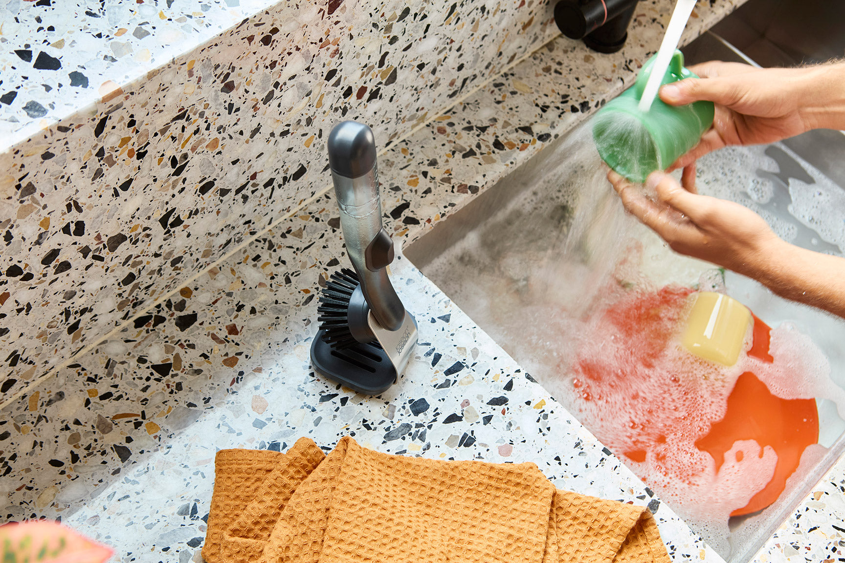 SinkTech Soap Dispensing Dish Brush with Steel Stand - Image 3