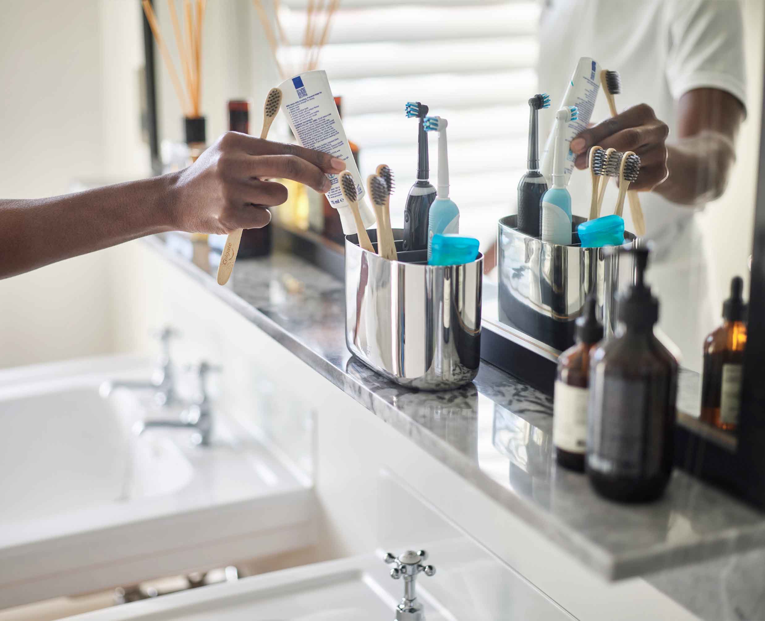EasyStore Luxe Large Stainless-steel Toothbrush Caddy - Image 3