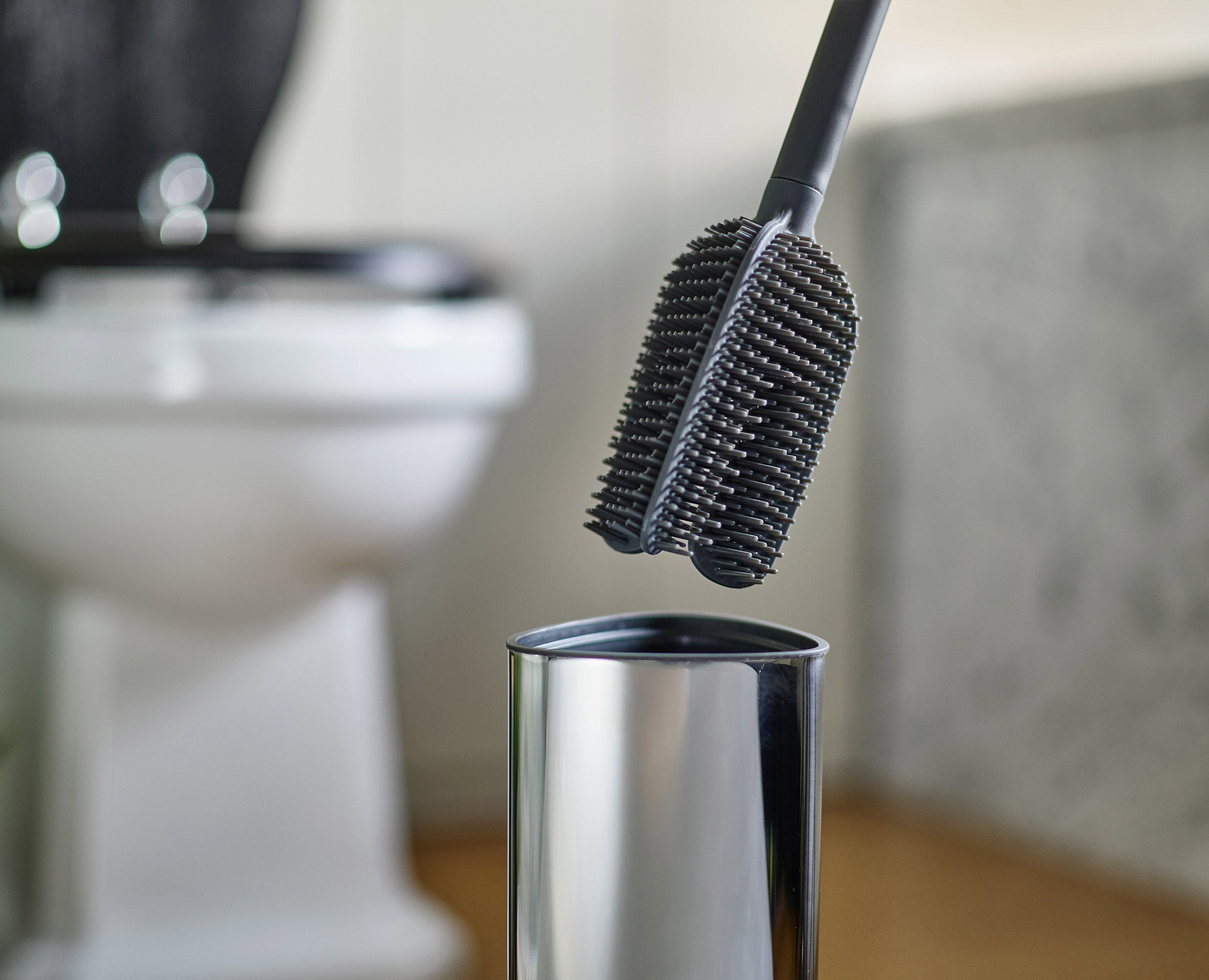 Flex 360 Luxe Toilet Brush with Stainless-steel Finish Starter Set - Image 5