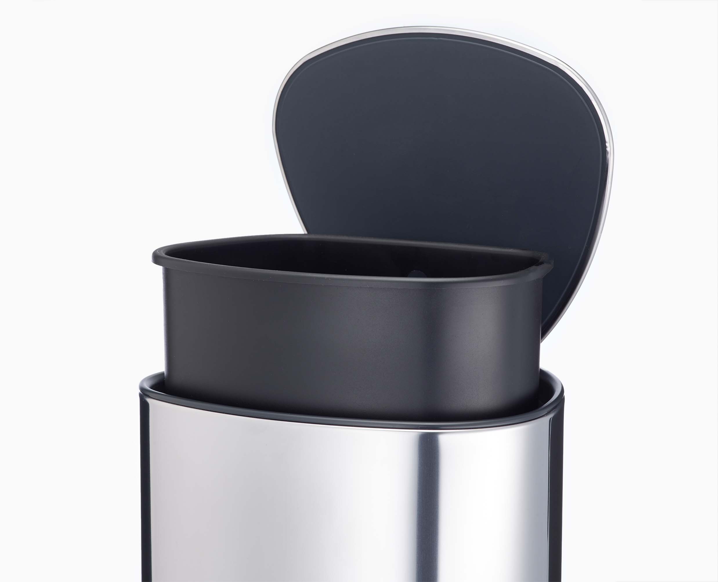 EasyStore Luxe 5L Stainless-steel Bathroom Pedal Trash Can - Image 4