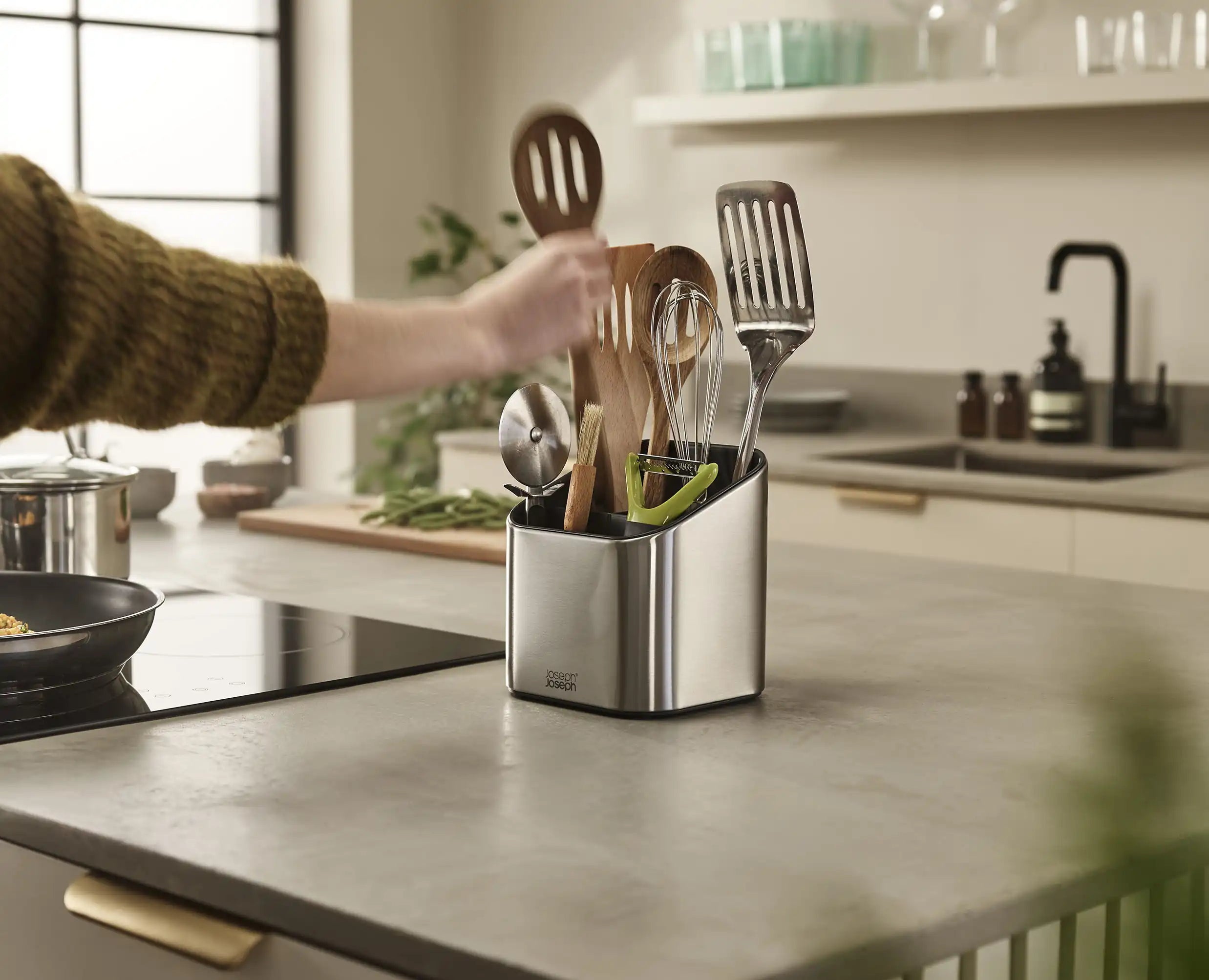 Surface Tiered Stainless-steel Utensil Pot - Image 3