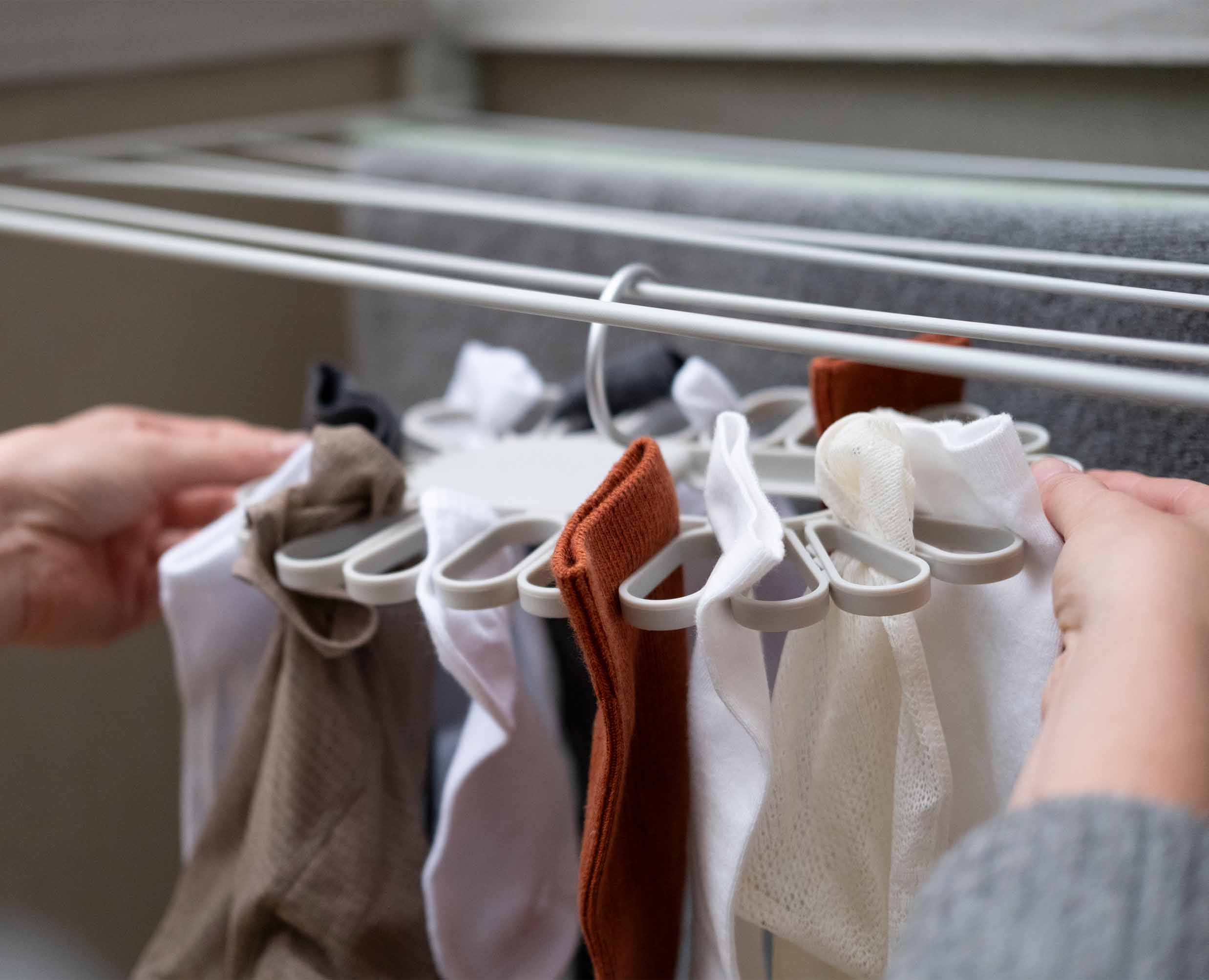 Petal 22-piece Quick-grip Ecru Drying Hanger - Image 3