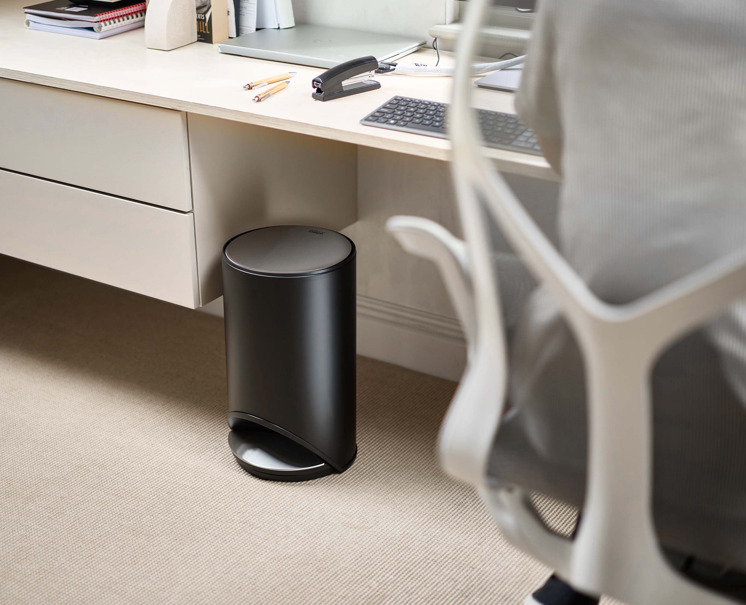 Arc 10L Easy-push Matt Black Pedal Trash Can - Image 3