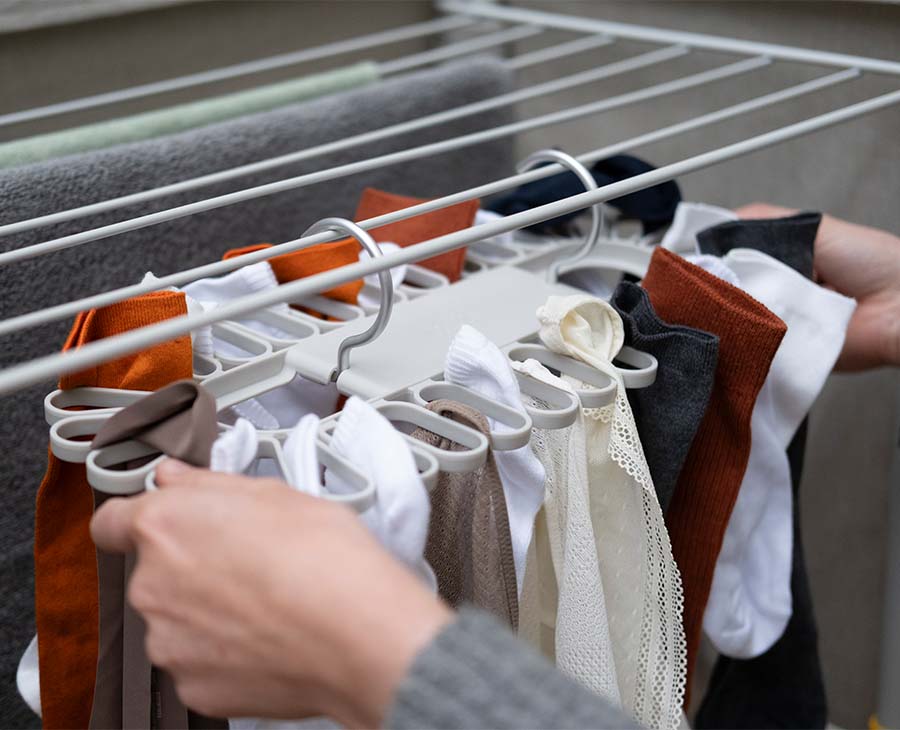 Petal 32-piece Quick-grip Ecru Drying Hanger - Image 2