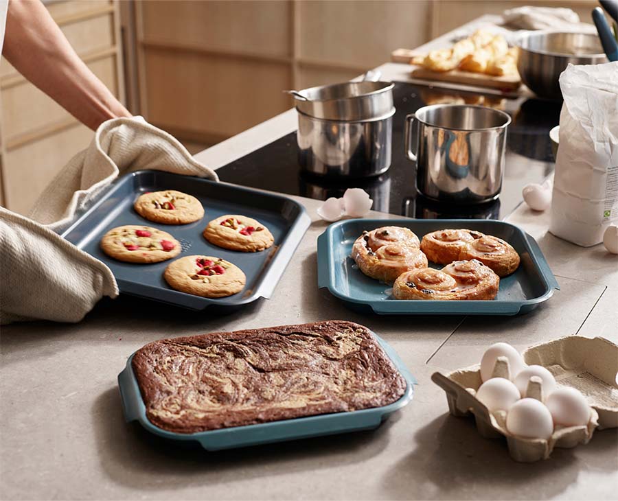 Nest Bake Non-Stick 3-piece Blue Baking Pan Set - Image 2