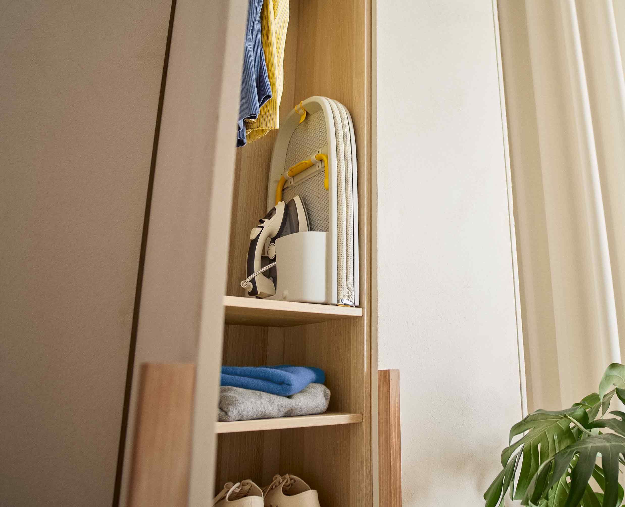 Pocket Max 43 Folding Ecru Ironing Board - Image 4