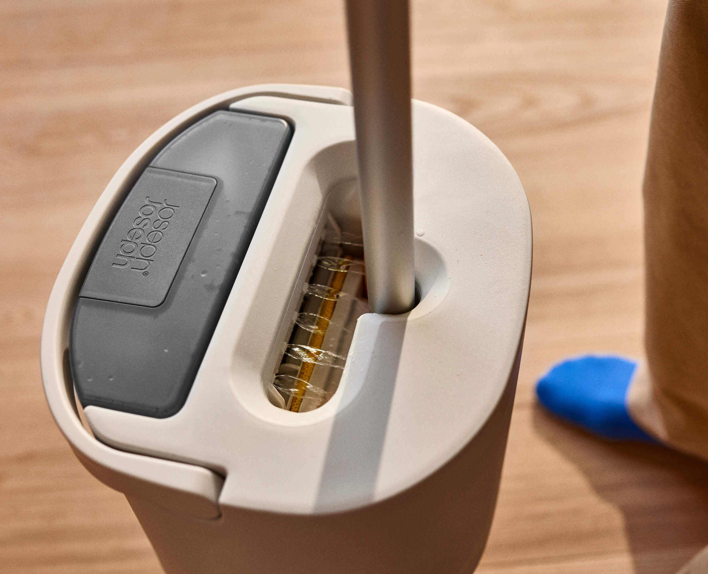 UltraClean Microfiber Floor Mop Cleaning System with Replacement Pads - Image 6